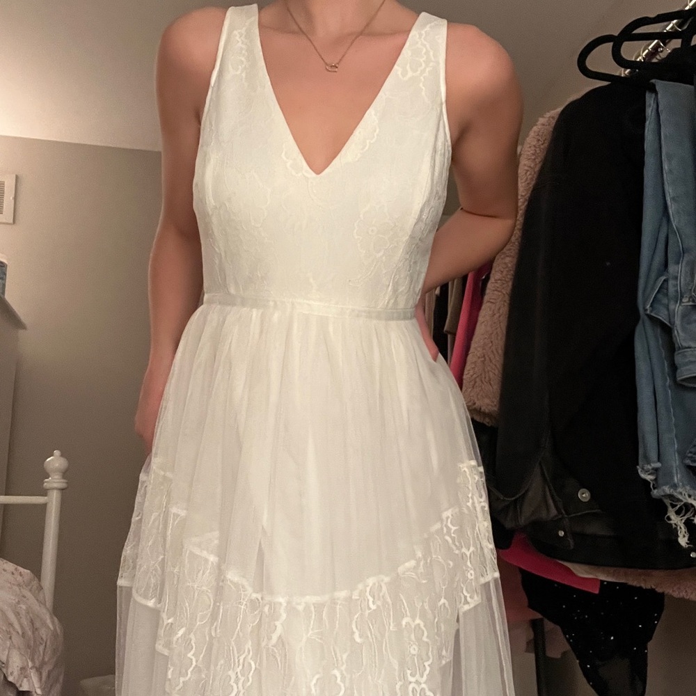 Classy White Maxi Dress with Lace Details from Lulus | Wedding or Prom | Size L